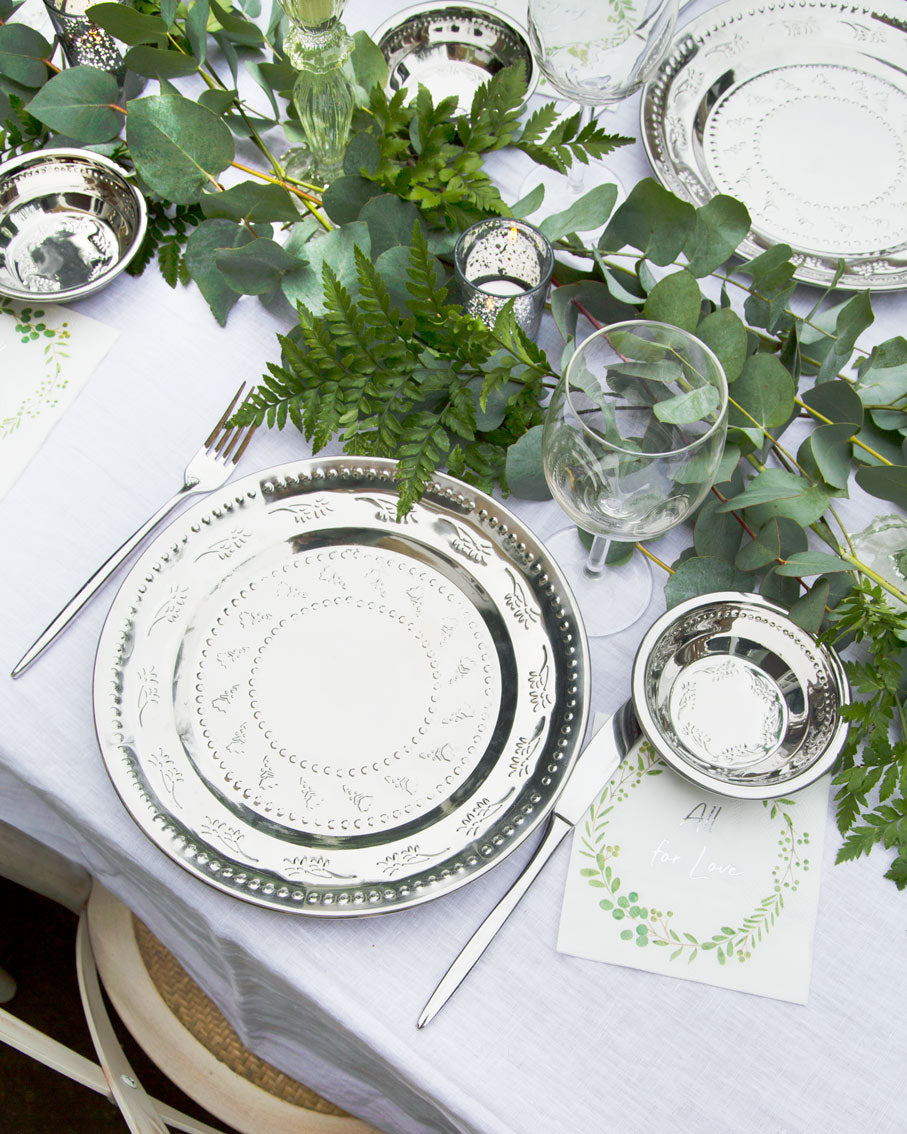 Plato metálico plateado