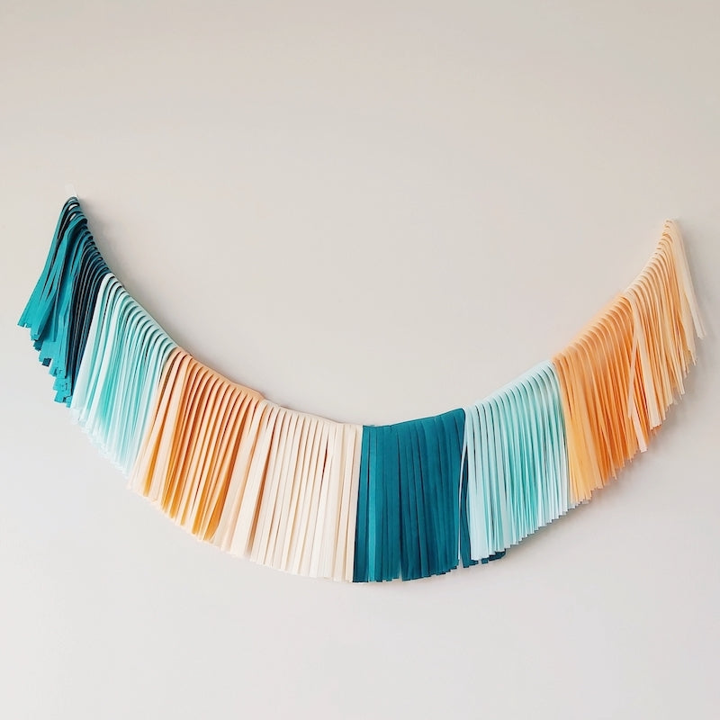 Guirnalda flecos papel azul y naranja