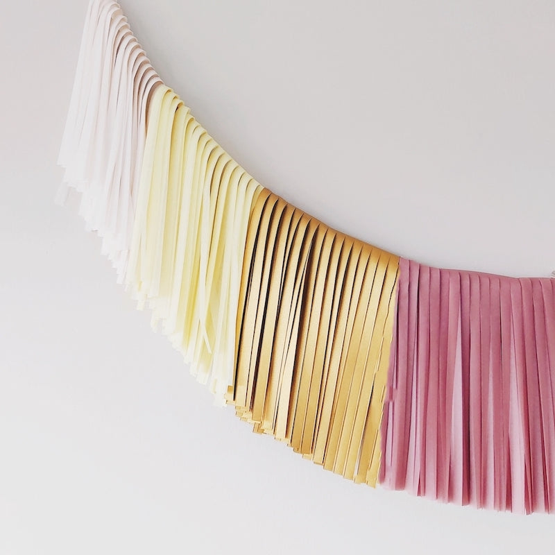 Guirnalda flecos papel de seda roda dorado
