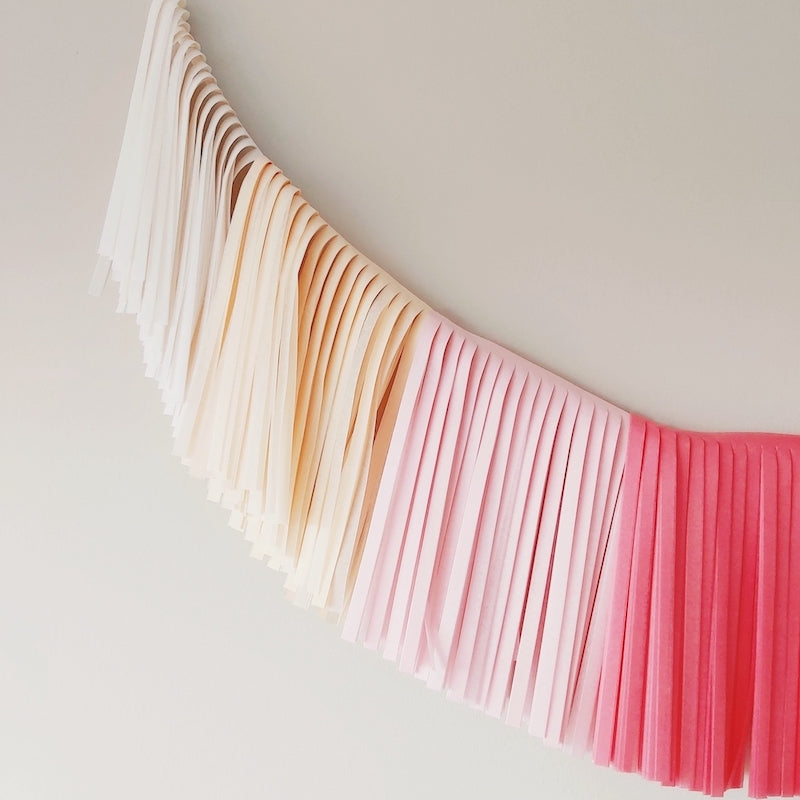 Guirnalda flecos papel de seda rosa flamenco