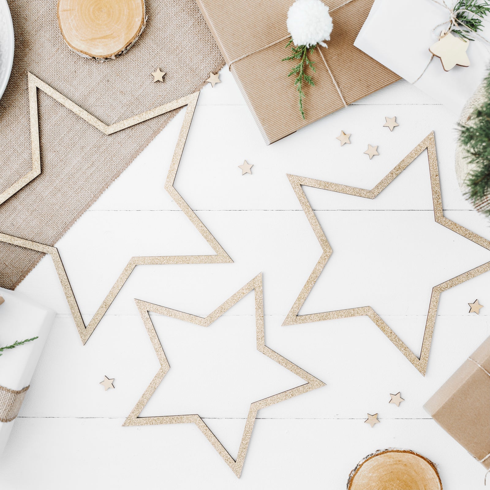 Estrella de madera pupurina